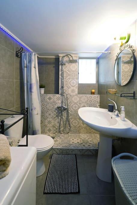 Cozy Athens Apartment / 2' From Metro Station Exterior foto